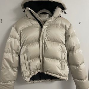 Aritzia / tna super puff shorty